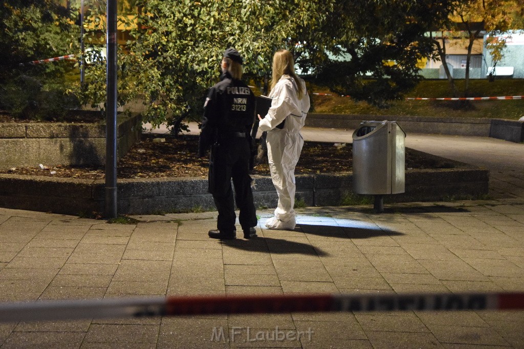 Einsatz BF Messerstecherei Koeln Neustadt Nord Eberplatz Platzmitte P014.JPG - Miklos Laubert